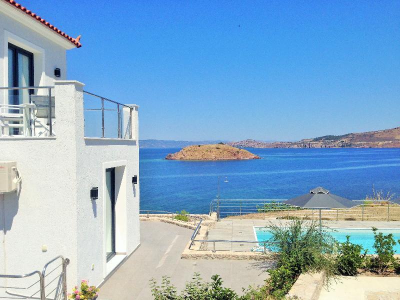 Eleia Seafront Rooms & Villas Petra  Exteriör bild