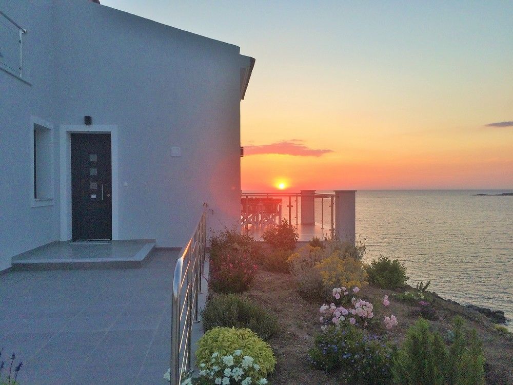 Eleia Seafront Rooms & Villas Petra  Exteriör bild
