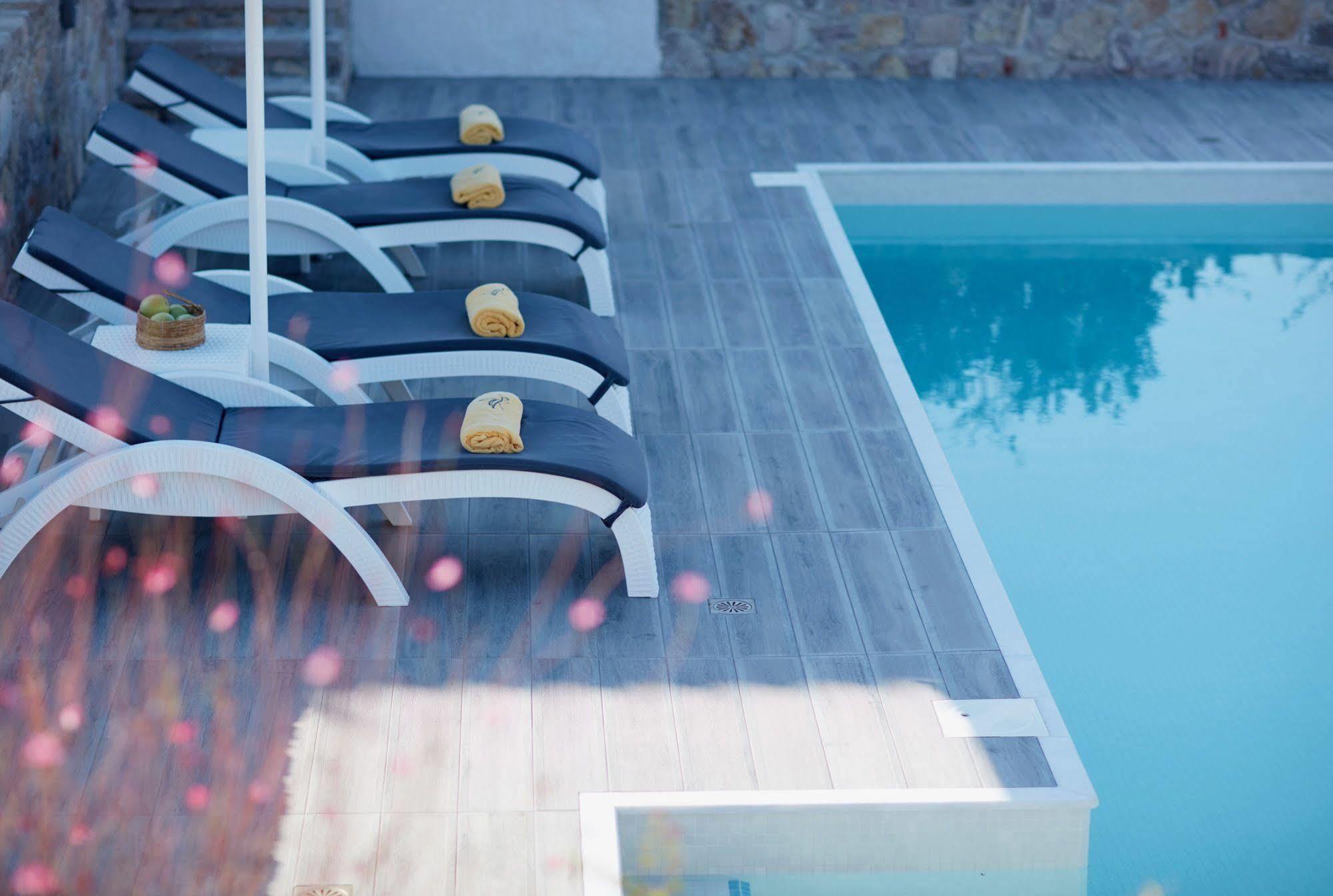 Eleia Seafront Rooms & Villas Petra  Exteriör bild